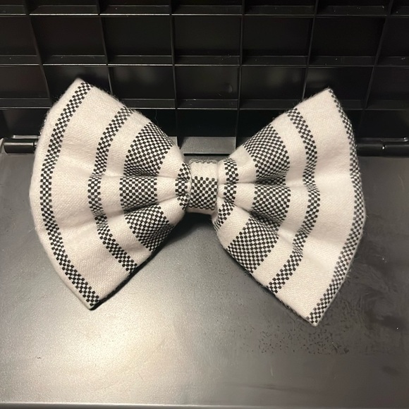 Black and white small checkered bow - Picture 1 of 4